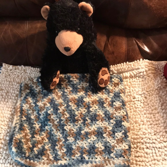 Crocheted baby blanket - Picture 1 of 4
